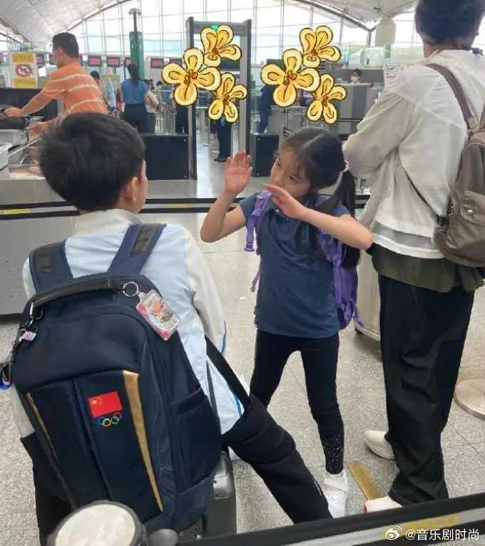 网友偶遇郭晶晶带孩子来云南